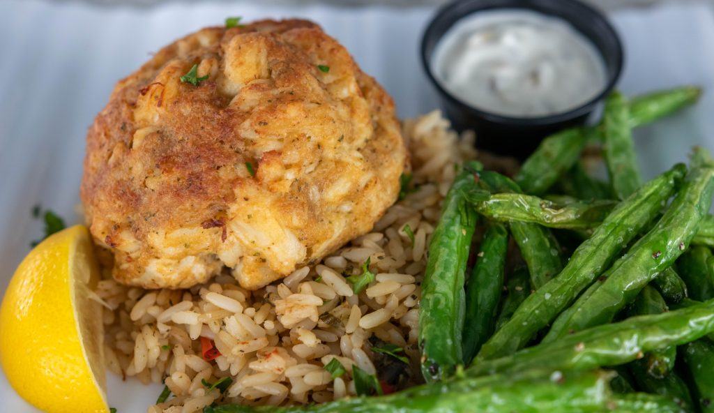 crab cake entre with a side of green beans from Ropewalk Bethany