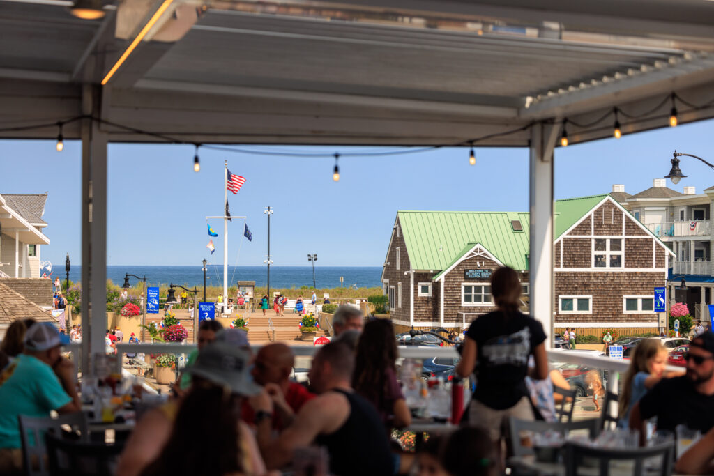 A full restaurant deck.